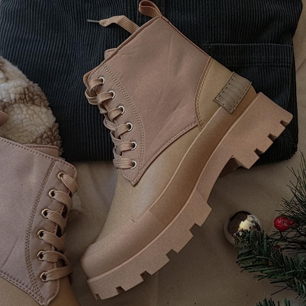 🆕️The Mika// CHUNKY LUG SOLE BOOT - Picture 7 of 7